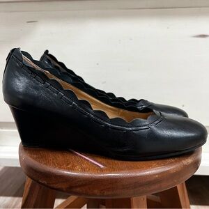 JACK ROGERS - Thea Scallop Wedge Heel
- Woman’s - Size 7.5